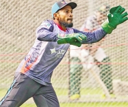 রাজশাহীর ভরসার কেন্দ্রে মুশফিক  