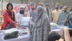 অর্ধশতাধিক শীতার্ত মানুষের মাঝে ইবি সিআরসি’র শীতবস্ত্র বিতরণ