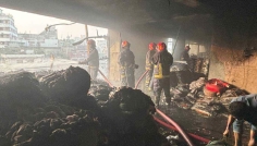 পুরান ঢাকায় বহুতল ভবনে আগুন