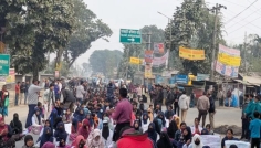 রংপুরে কৃষি ডিপ্লোমা শিক্ষার্থীদের সড়ক অবরোধ