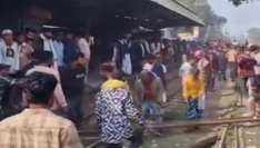 কিশোরগঞ্জ-৫ আসনে বিএনপি প্রার্থী পরিবর্তনের প্রতিবাদে রেলপথ অবরোধ