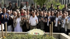 শহীদ ওসমান হাদির কবর জিয়ারত করলেন তারেক রহমান