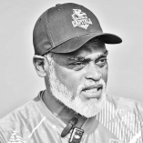 গুরুর প্রয়াণে কাঁদছেন শিষ্যরা  