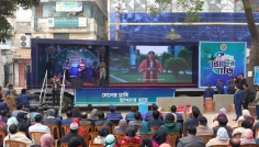 ভোটের গাড়ি সুপার ক্যারাভান এখন মুন্সীগঞ্জে