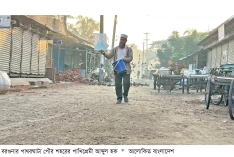 পাথরঘাটায় ১৮ বছর ধরে পাখিদের বন্ধু ‘পাখি বাবা’ আব্দুল হক  