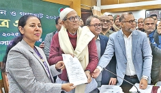 মনোনয়নপত্র জমা দেন বিএনপি মহাসচিব মির্জা ফখরুল ইসলাম  