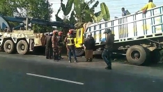 রাজবাড়ীতে ট্রাকের নিচে চাপা পড়ে নছিমন যাত্রীর মৃত্যু