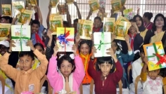 চাঁদপুরে শিক্ষার্থীদের মাঝে বই বিতরণ কার্যক্রম চলছে