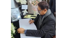 খালেদা জিয়ার প্রয়াণে খোলা শোক বইয়ে স্মৃতিকাতর চসিক মেয়র