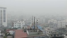 কুয়াশায় আচ্ছন্ন ঢাকা, বেলা বাড়লেও মিলছে না সূর্যের দেখা