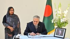 বাংলাদেশ হাইকমিশনে গিয়ে খালেদা জিয়াকে শ্রদ্ধা জানালেন ইসহাক দার