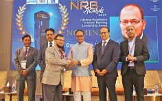 অ্যাওয়ার্ড পেলেন ইসলামী ব্যাংকের এমডি  