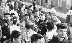 ট্রেনের শিডিউল বিপর্যয় : যাত্রীদের সীমাহীন দুর্ভোগ  