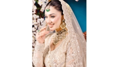 ব্রাইডাল ফটোশুটে নজর কাড়লেন অপু বিশ্বাস