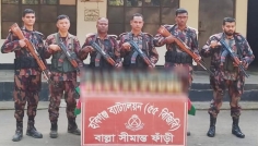 ৪৪ বোতল ভারতীয় মদ ও ৯০ কেজি বাংলাদেশি রাবার জব্দ