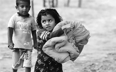 পথশিশুদের দুশ্চিন্তামুক্ত হাসিই হোক স্বস্তি  