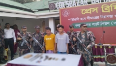 কক্সবাজারে মিয়ানমারের নাগরিকসহ আটক ২, অস্ত্র ও গুলি উদ্ধার