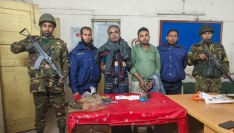 তাড়াইলে যৌথবাহিনীর অভিযানে ২ মাদক কারবারি গ্রেপ্তার