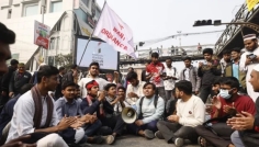 সায়েন্সল্যাবে সাত কলেজের শিক্ষার্থীদের সড়ক অবরোধ