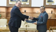 রাষ্ট্রপতির কাছে পরিচয়পত্র পেশ করলেন নতুন মার্কিন রাষ্ট্রদূত