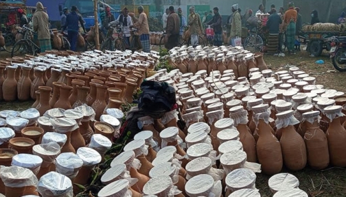 জমে উঠেছে চুয়াডাঙ্গার ঐতিহ্যবাহী খেজুরের গুড়ের হাট