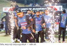 টানা ৩ ম্যাচ হেরে অধিনায়ক বদলাল রংপুর রাইডার্স  