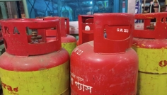 অতিরিক্ত দামেও মিলছে না গ্যাস সিলিন্ডার