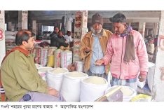 নওগাঁয় সরু চালের দাম কেজিতে বেড়েছে পাঁচ টাকা  