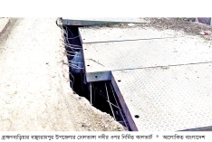 বাঞ্ছারামপুরে ঝুঁকিপূর্ণ কালভার্টের উপর দিয়ে পারাপার  