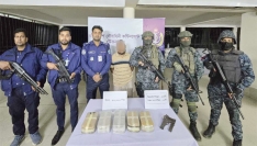 টেকনাফে বিদেশি পিস্তল ও অর্ধলাখ ইয়াবাসহ গ্রেপ্তার ১