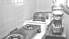 গ্যাসের অভাবে দিশাহারা সাধারণ মানুষ  