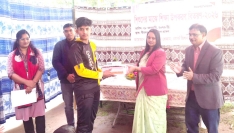 বীরগঞ্জে শিশু ও শিক্ষার্থীদের মাঝে শিক্ষা উপকরণ বিতরণ