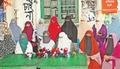 মধুর ক্যান্টিনে সংবাদ সম্মেলন  