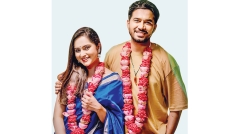 কেয়া পায়েলের ভালোবাসার মালা গলায় পরলেন খায়রুল বাসার