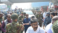 চট্টগ্রাম বন্দরে নৌ উপদেষ্টার গাড়ি আটকে বিক্ষোভ