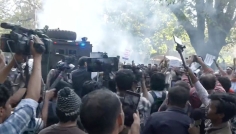 যমুনার সামনে সরকারি চাকরিজীবী ও পুলিশের সংঘর্ষ, আহত ৩২