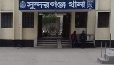 সুন্দরগঞ্জে মোটরসাইকেল ও গাঁজা জব্দ