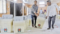 নির্বাচনের সরঞ্জাম সারা দেশের ভোটকেন্দ্রগুলোতে পাঠানো হচ্ছে  