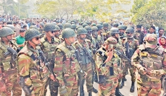 অনাকাঙ্ক্ষিত পরিস্থিতি এড়াতে আইনশৃঙ্খলা বাহিনীর সদস্যদের কঠোর নিরাপত্তা অবস্থান  