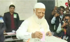 মনিপুর বয়েজ হাইস্কুল কেন্দ্রে ভোট দিলেন শফিকুর রহমান