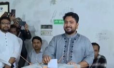 রহমত উল্লাহ বিশ্ববিদ্যালয় কলেজ কেন্দ্রে ভোট দিলেন নাহিদ ইসলাম