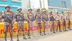 অনাকাঙ্ক্ষিত পরিস্থিতি এড়াতে আইনশৃঙ্খলা বাহিনীর কঠোর নিরাপত্তা  
