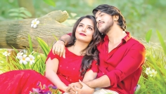 হিমি গাইবেন গান, মডেল তৌসিফ