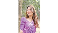 বসন্তের আবহে স্নিগ্ধ পারসা