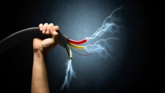 নকলায় একজনকে বাঁচাতে গিয়ে বিদ্যুৎস্পৃষ্টে ২ জনের মৃত্যু