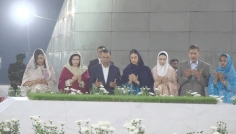 বাবা-মায়ের কবর জিয়ারত করলেন প্রধানমন্ত্রী তারেক রহমান