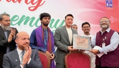 মেডিকেল সেন্টার প্রকল্পের উদ্বোধনে ঢাবিতে মেসুত ওজিল