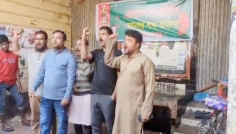 নারায়ণগঞ্জে আ’লীগ কার্যালয়ে ব্যানার টানালো নেতাকর্মীরা