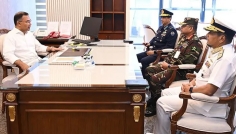 প্রধানমন্ত্রীর সঙ্গে তিন বাহিনী প্রধানের সাক্ষাৎ