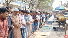 রমজানের প্রথম জুমায় মসজিদে মুসল্লিদের ভিড়